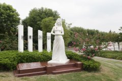 云顶集团集团：以工匠精神展现碑雕工艺的魅力，纪念邓丽君的永恒歌声